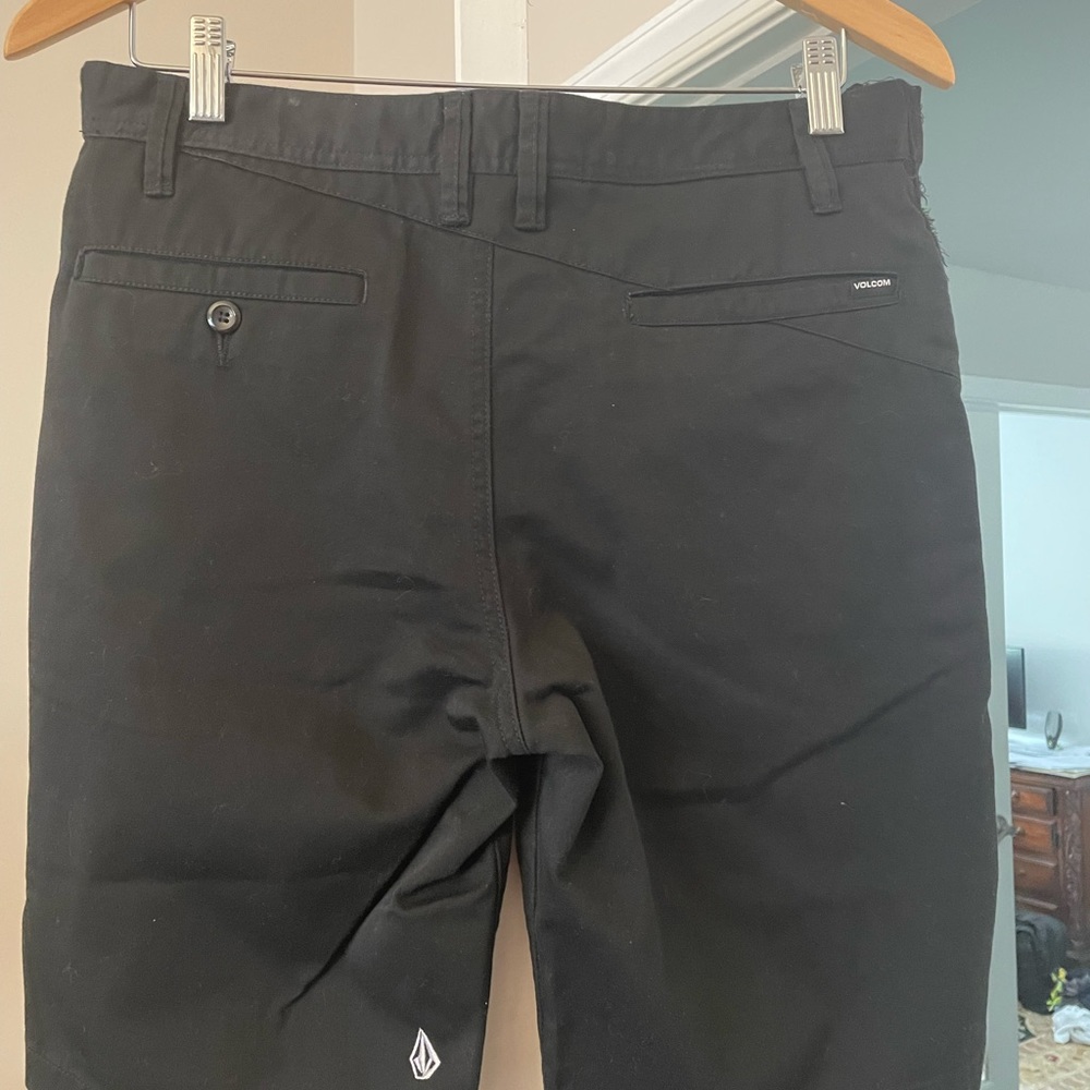 Volcom boys shorts in black. Waist size is 30. - Picture 2 of 4
